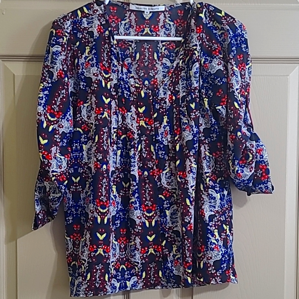 Ladies Collective Concepts top size medium